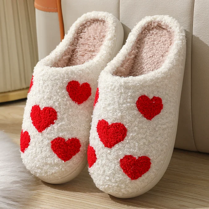 2024 Customized Wholesale Girls's Trend Excessive-High quality Winter Coronary heart-Formed Rainbow Slippers