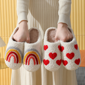 2024 Customized Wholesale Girls’s Trend Excessive-High quality Winter Coronary heart-Formed Rainbow Slippers